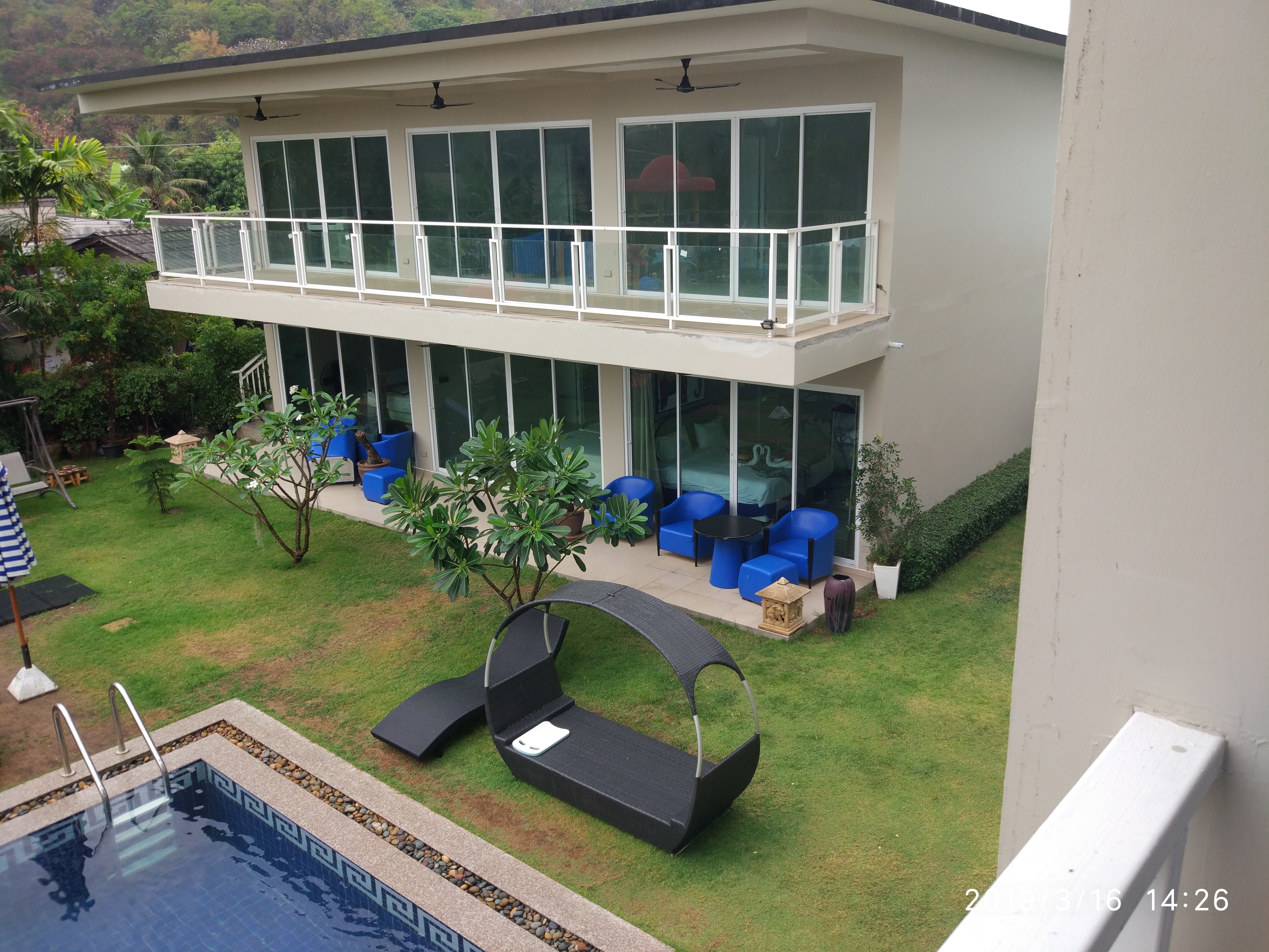 Фото Surf & Sand Resort