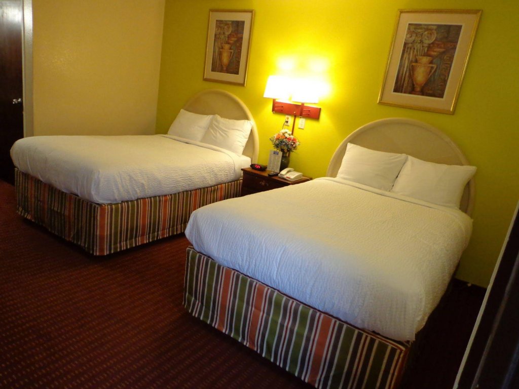 Фото Economy Inn Express Warren