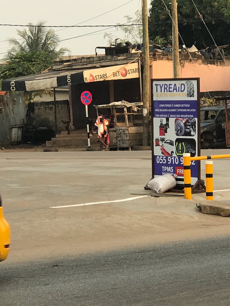 Auto parts and auto goods store Eicher autoparts, Accra, photo