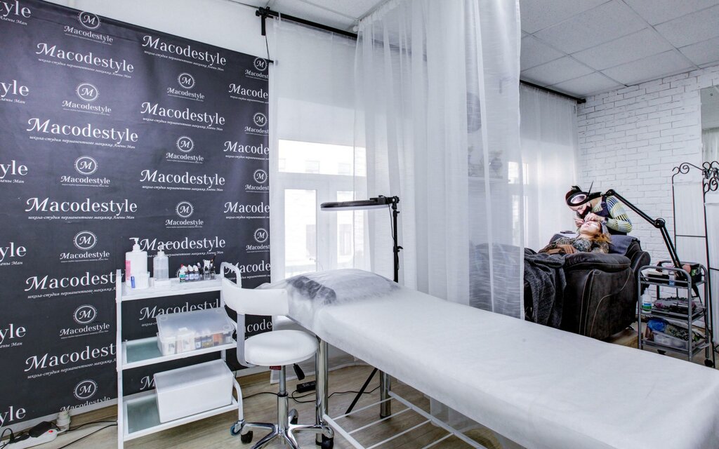 Training of masters for beauty salons Shkola-studiya Permanentnogo Makiyazha Browsman, Moscow, photo
