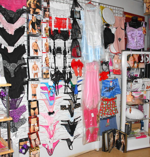 Porno sutyen tugmalarini ozi yechdi