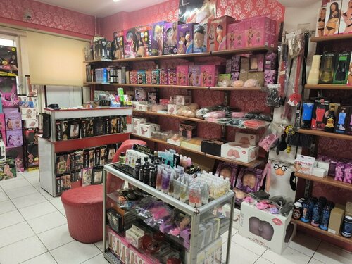 Jinsiy qiz uning butun anus ustida pissed bor