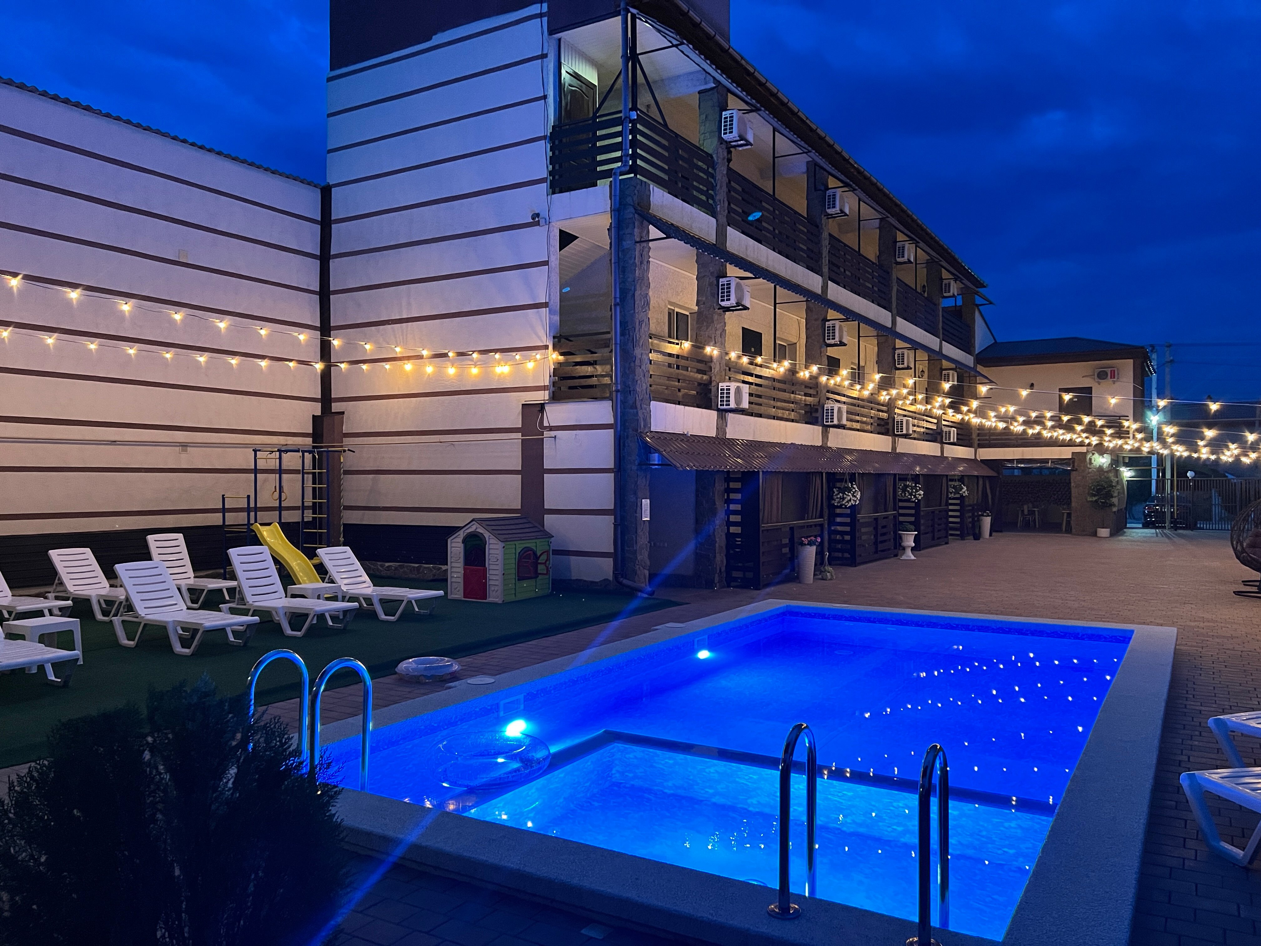 Фото отеля 1