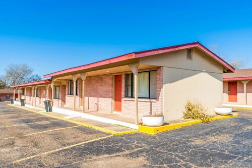Гостиница Oyo Hotel Beeville - Us 181
