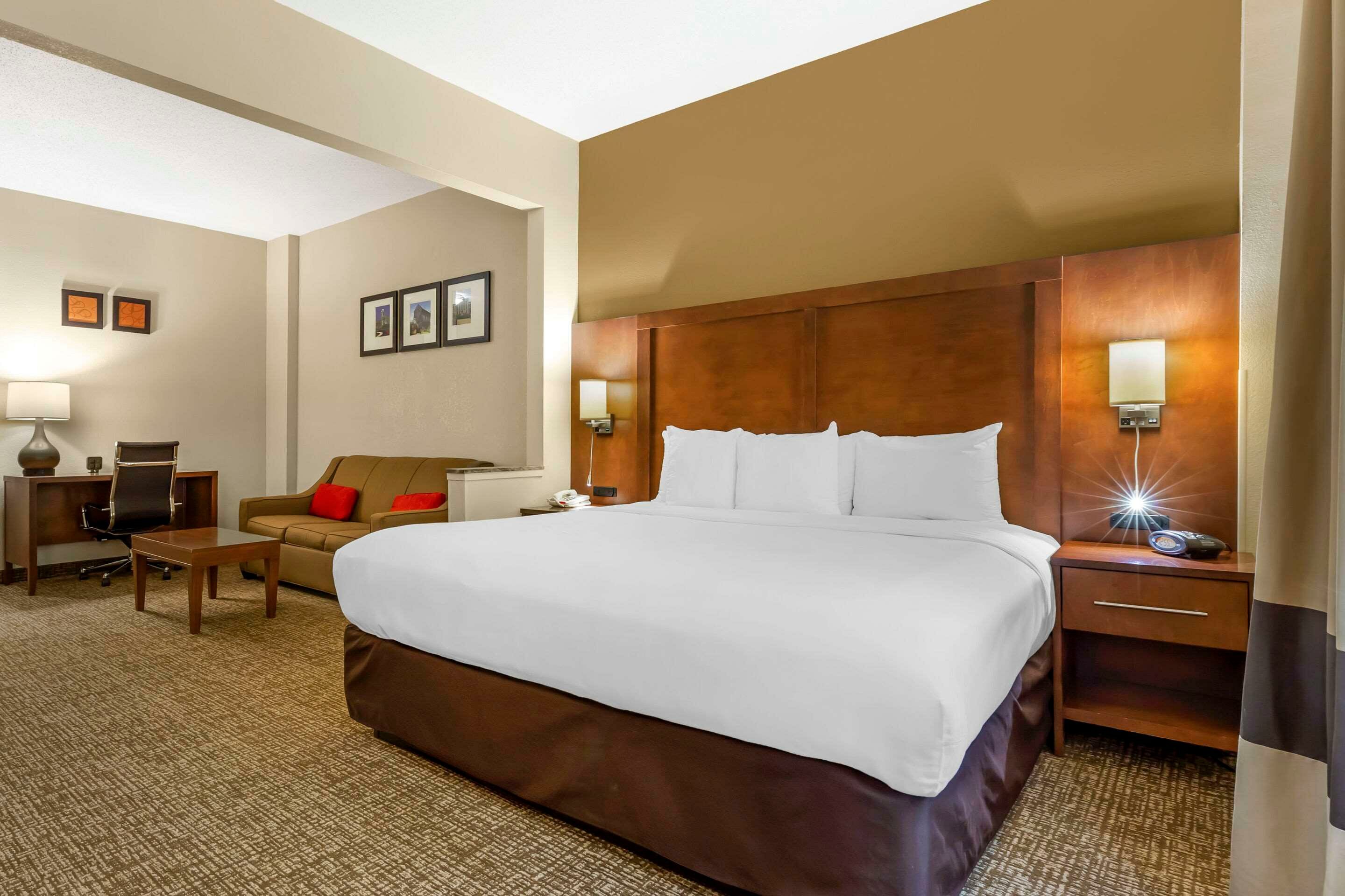 Фото Comfort Suites Raleigh Walnut Creek