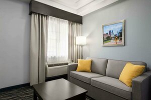 Гостиница Days Inn & Suites by Wyndham Houston Hobby Airport