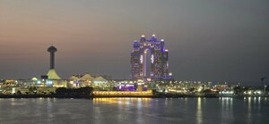 Azura Panoramic Lounge (Corniche Street, 344), restaurant