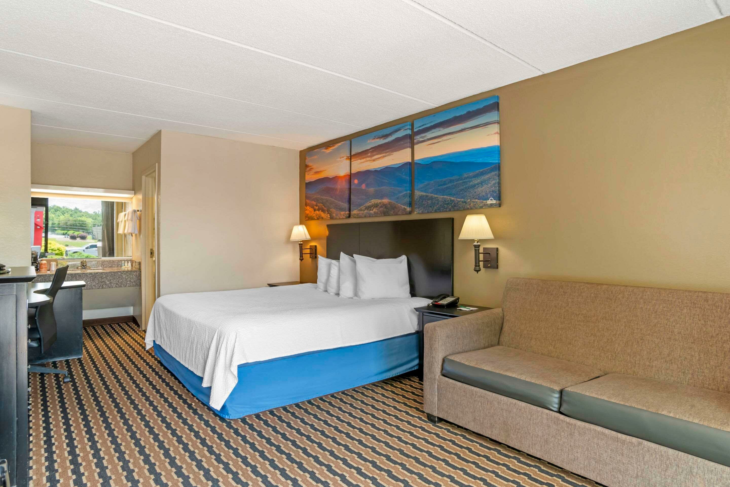 Фото Days Inn by Wyndham Wilkesboro