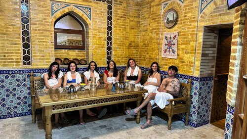 Qizlarning porno suratlarini qidiring