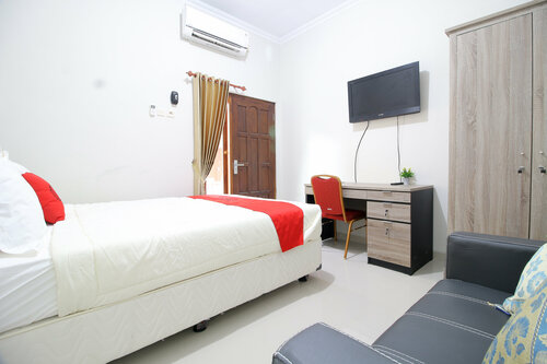 Гостиница RedDoorz Plus near Stie Ykpn