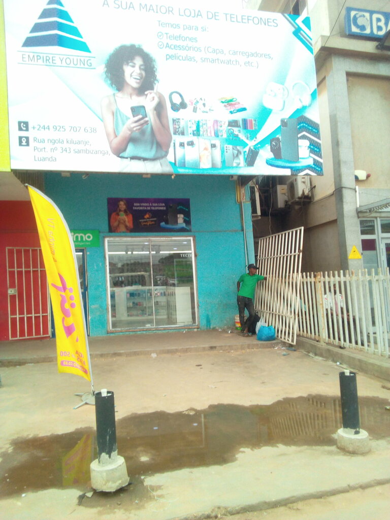 Items for mobile phones Empire Young, Loanda, photo