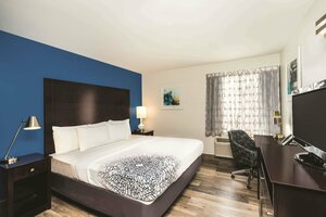 Гостиница La Quinta Inn & Suites by Wyndham Brooklyn Downtown