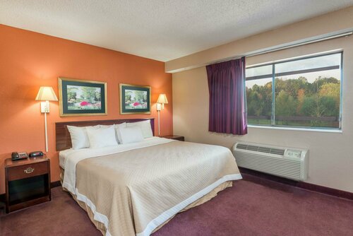 Гостиница Days Inn by Wyndham Pittsburgh-Harmarville