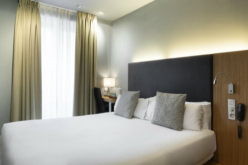 Гостиница Petit Palace Tres Cruces