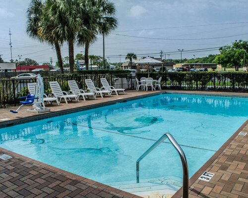 Гостиница Quality Inn near Manatee Springs State Park