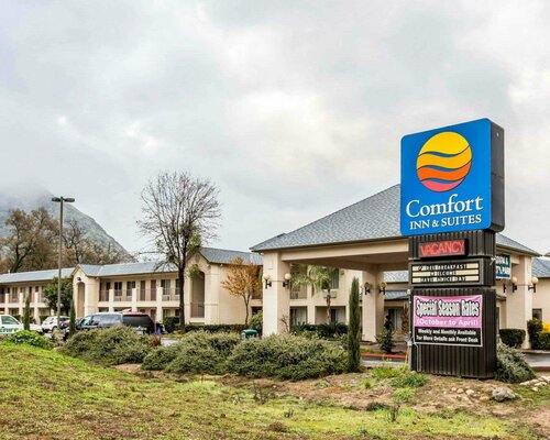 Гостиница Comfort Inn & Suites Sequoia/Kings Canyon