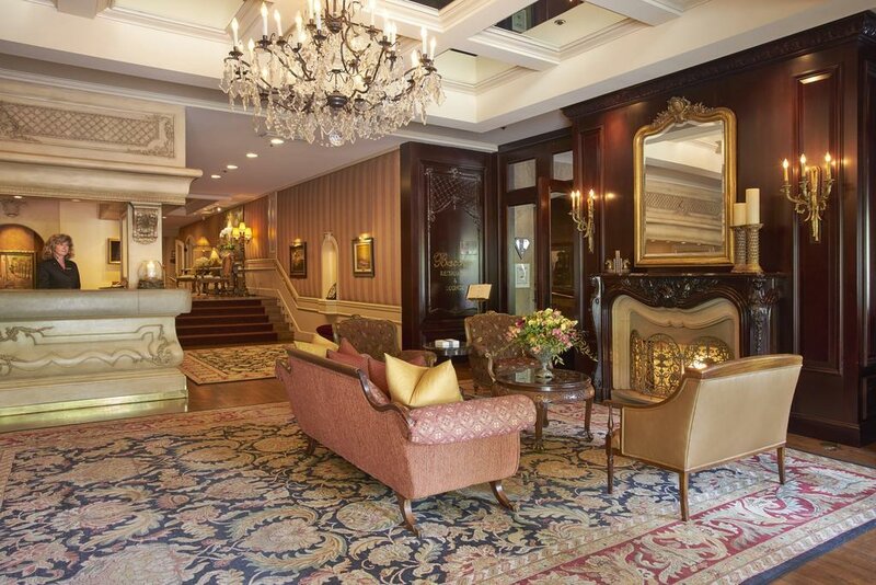 Гостиница Wedgewood Hotel And SPA в Ванкувере