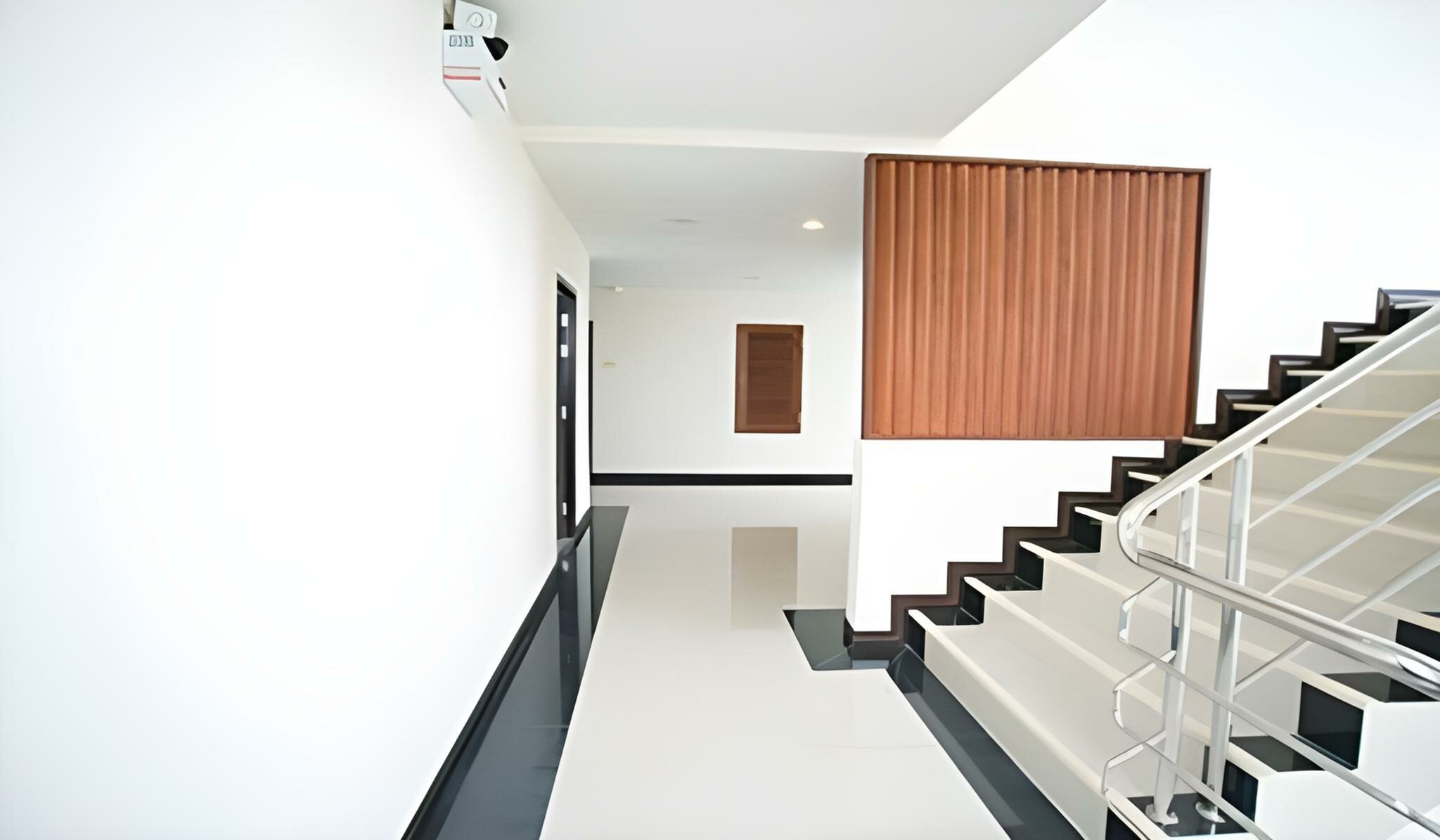 Фото The Capital Hotel