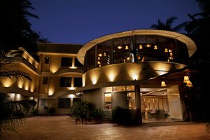 Гостиница Treehouse Silken Sands Hotel в Бенаулиме