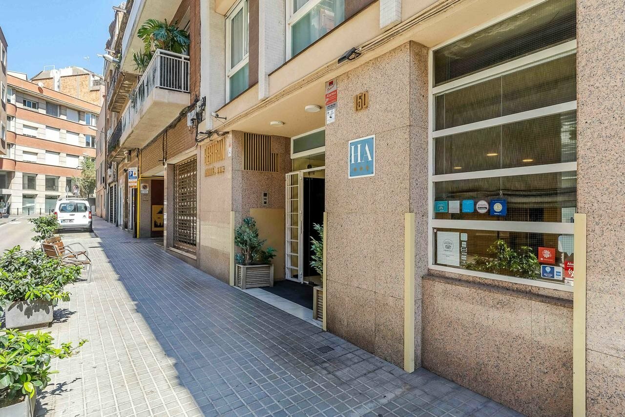 Фото Aparthotel Bertran