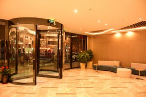 Гостиница Holiday Inn Express Lhasa Potala Square