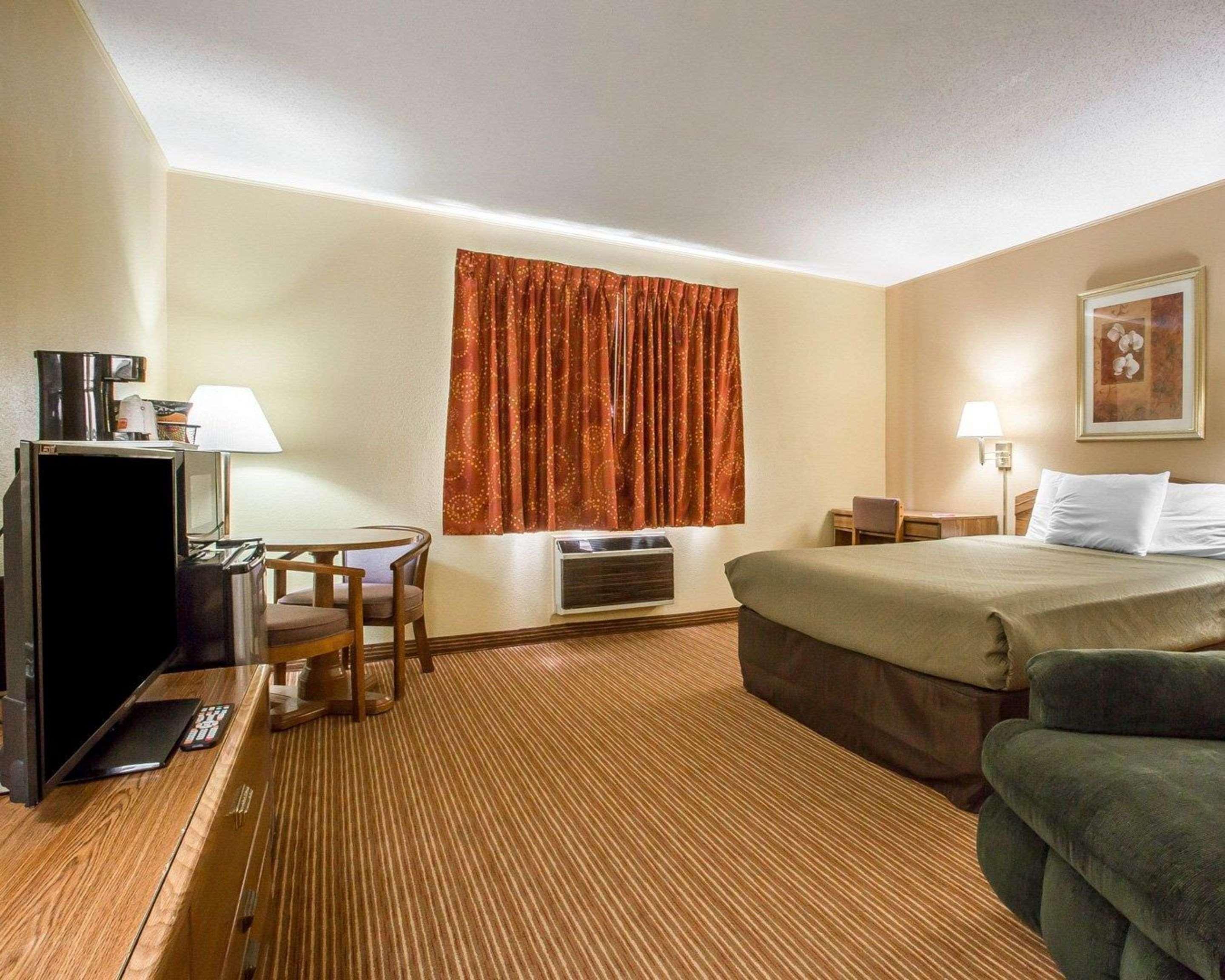 Фото Econo Lodge Massena Hwy 37