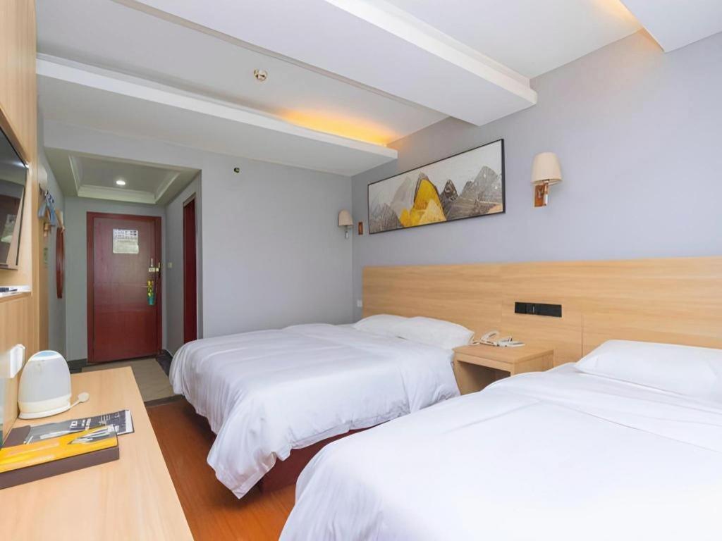 Фото GreenTree Inn Chongqing Longhu Times Tianjie Xietaizi Subway Station Hotel