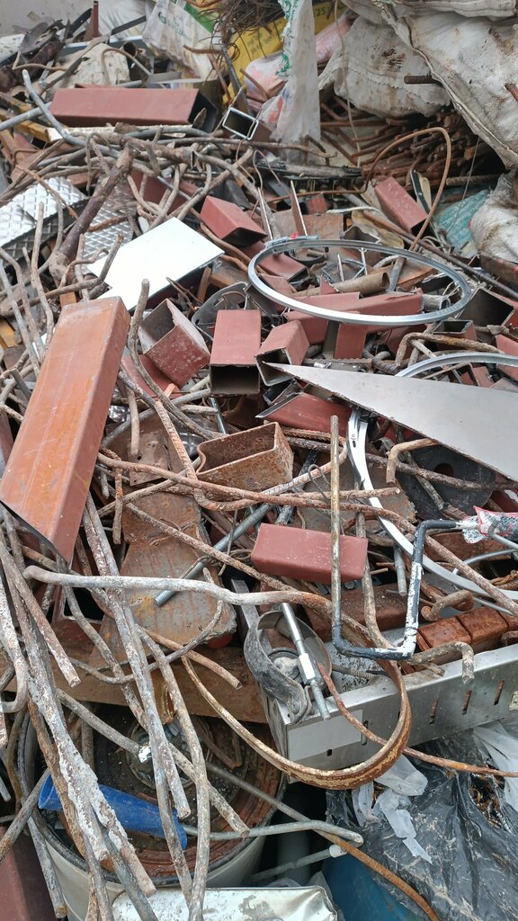 Thrift store Doga Scrap Trading, Batman, photo