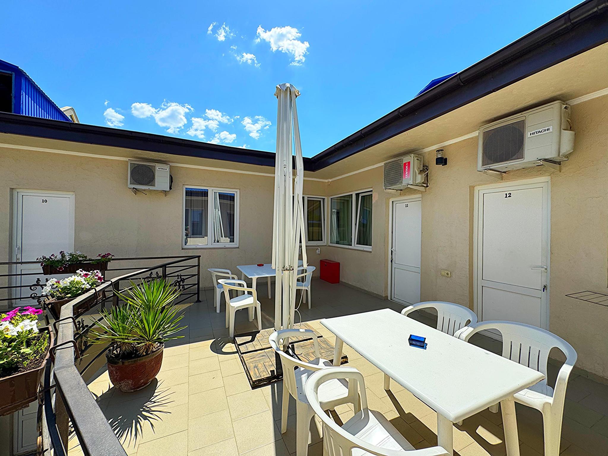 Фото отеля 2