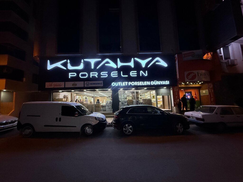 Tableware shop Outlet Porcelain World Mega, Istanbul, photo