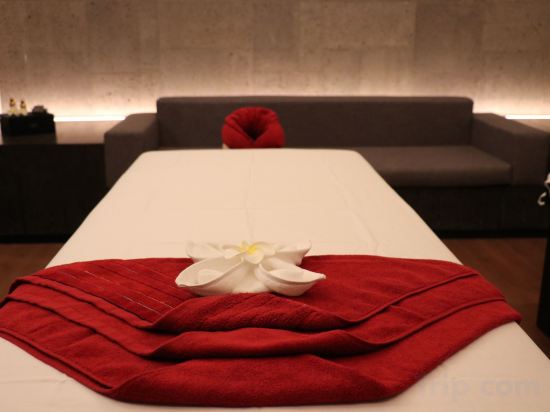 Фото Wyndham Grand Yangon Hotel