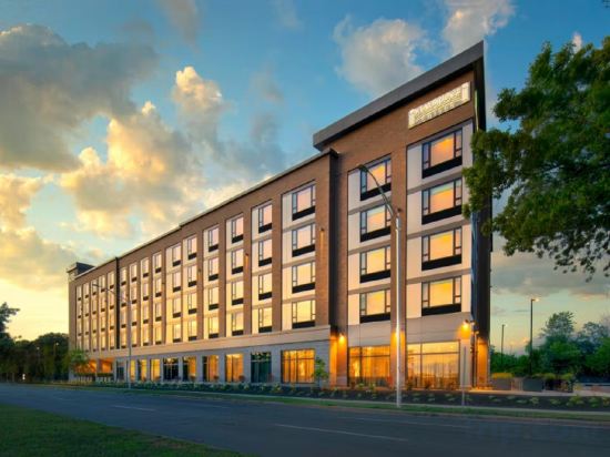 Фото Holiday Inn Express Boston Logan Airport - Revere, an Ihg Hotel