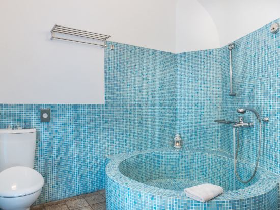 Фото Pantelia Suites