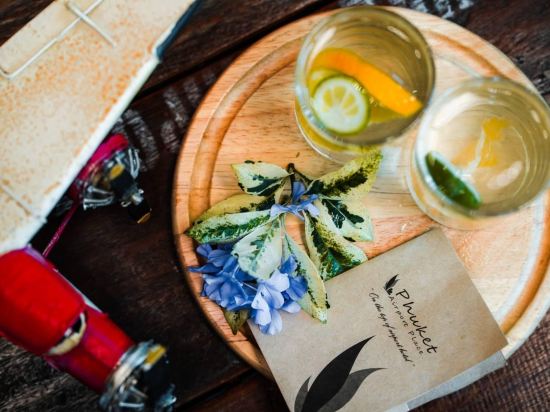 Фото Phuket Airport Place