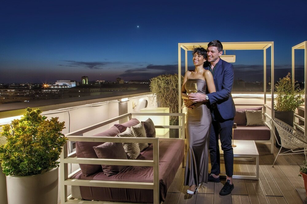 Фото The Independent Hotel