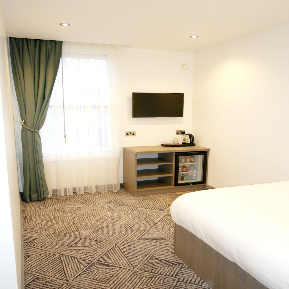 Фото The Lion & Key Hotel