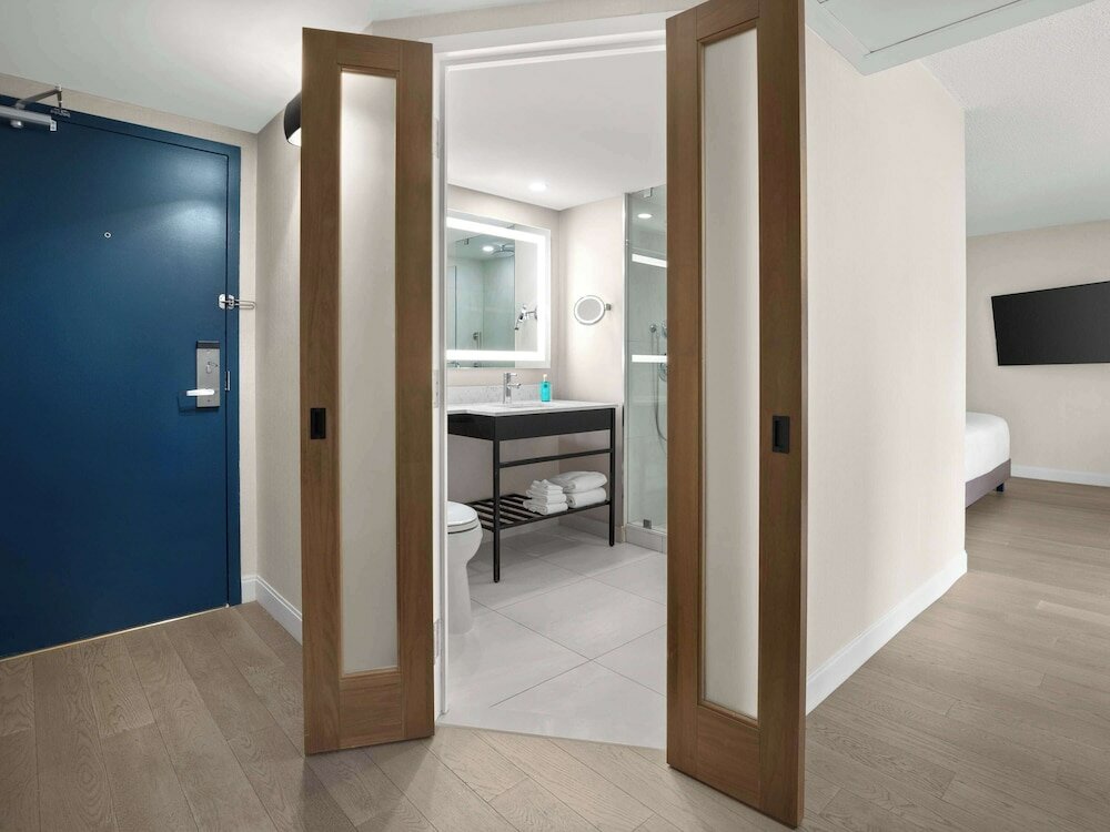 Фото Novotel Toronto Centre