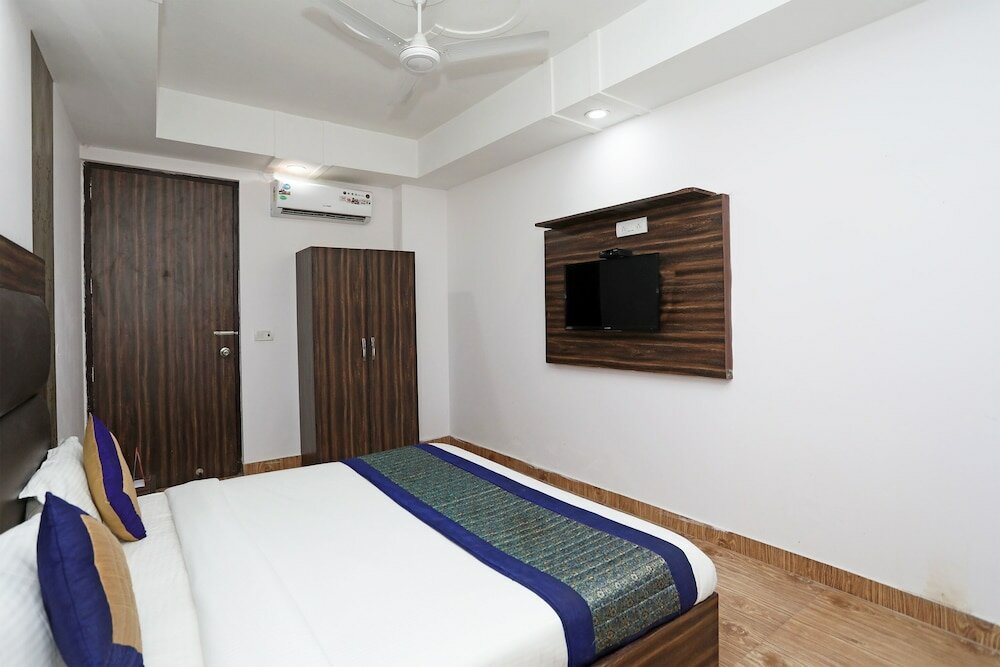 Фото Oyo 10795 Hotel Rs Residency