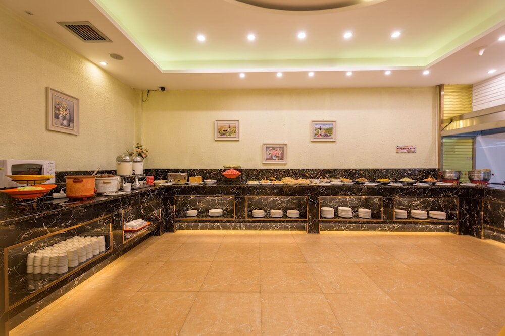 Фото Yiwu Chuzhou Hotel