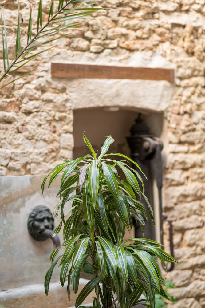 Фото Les Remparts Hôtels et Demeures Historiques