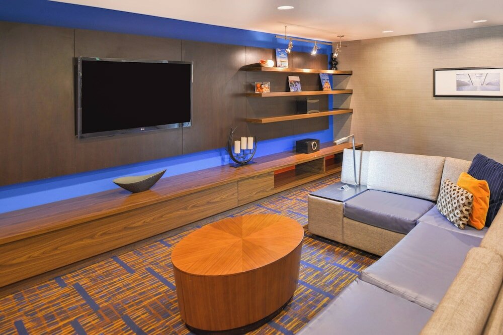 Фото Courtyard by Marriott Tampa North/I-75 Fletcher