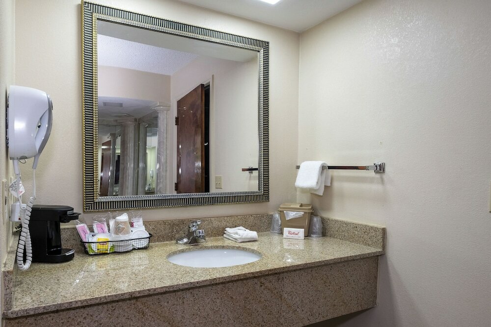 Фото Red Roof Inn & Suites Oxford