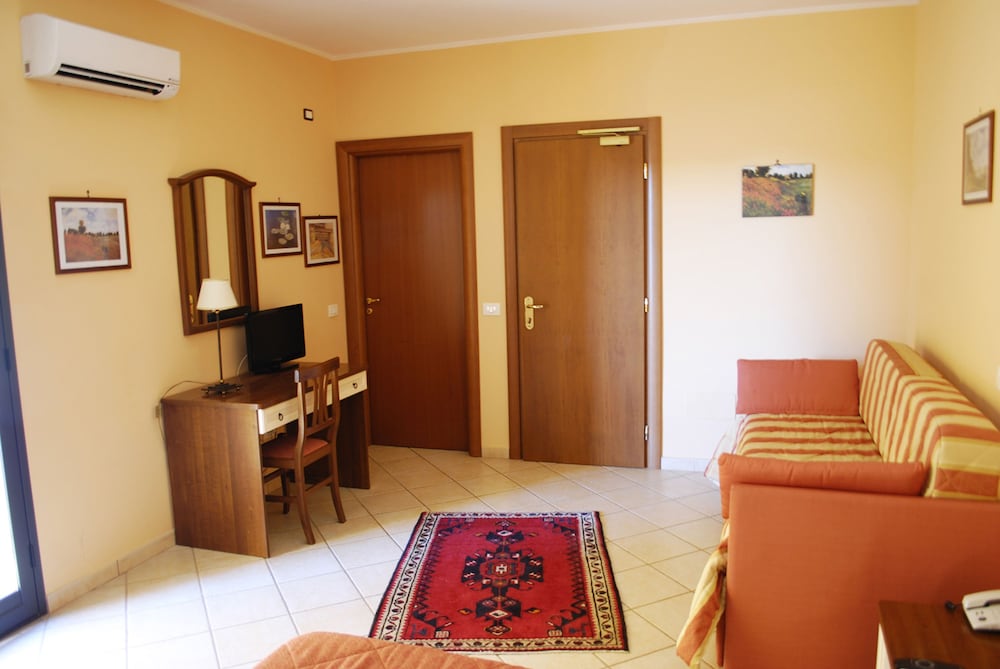 Фото Greta Rooms Hotel