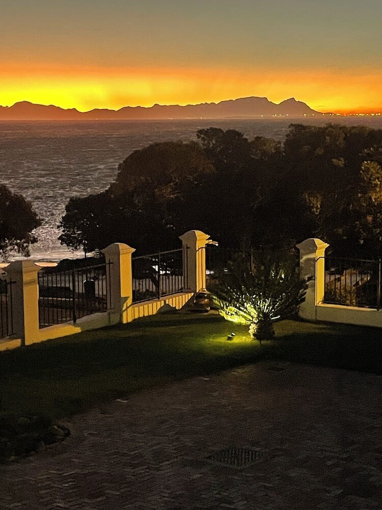 Фото Manor on the Bay