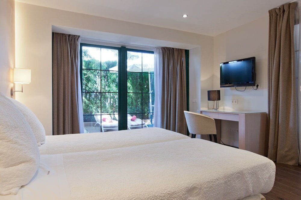 Фото Hotel Les Rotes