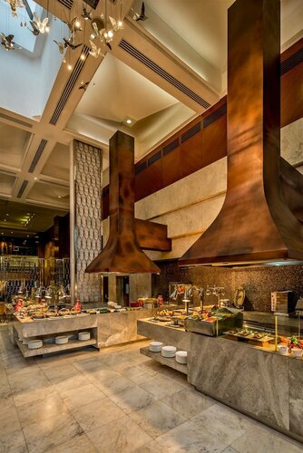 Внешний вид отеля Diamond Hotel Philippines в Маниле, фото 3