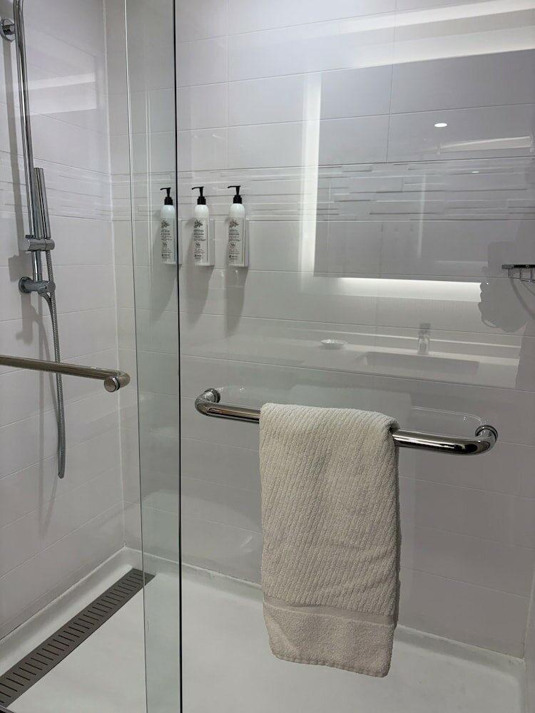 Фото Delta Hotels by Marriott Indianapolis Airport