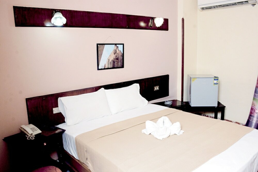 Фото Shady Hotel