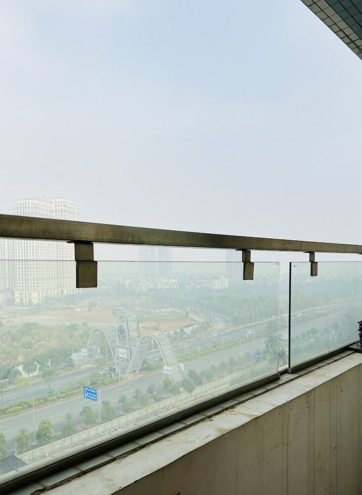 Фото Westlake Tay Ho Hotel