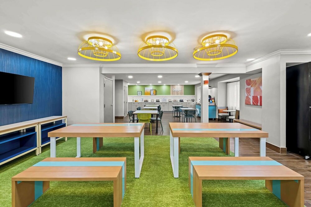 Фото Comfort Inn & Suites Airport Dulles - Gateway